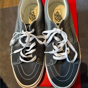 Vans Men’s Black and Grey Low Top Men’s sneekers